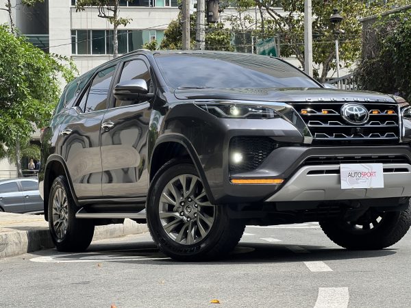 Toyota Fortuner SRV 2.8 4x4 - Imagen 11