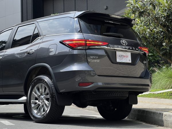 Toyota Fortuner SRV 2.8 4x4 - Imagen 6