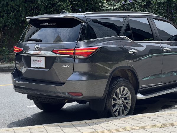 Toyota Fortuner SRV 2.8 4x4 - Imagen 7