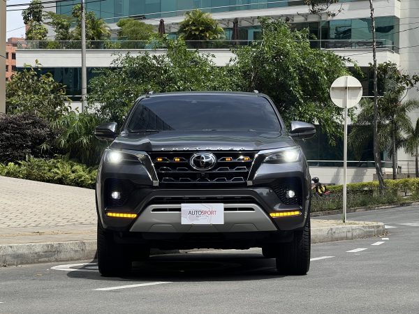 Toyota Fortuner SRV 2.8 4x4 - Imagen 3