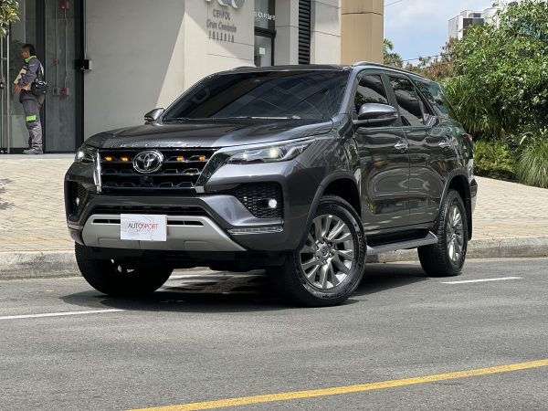 Toyota Fortuner SRV 2.8 4x4 - Imagen 4