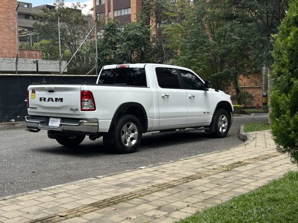 RAM 1500 Bighorn Hybrid - Imagen 3