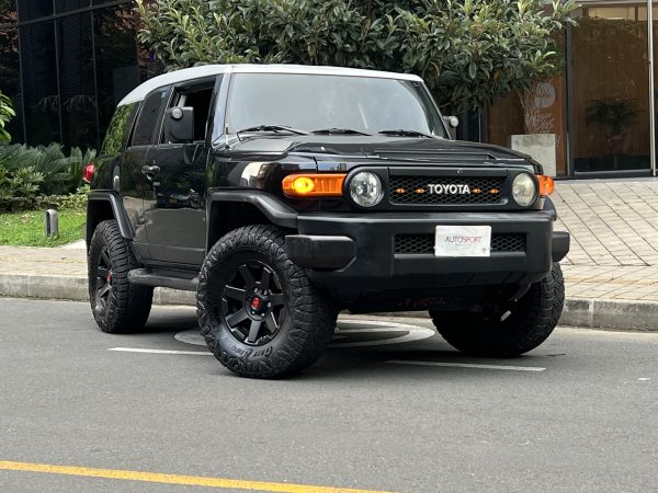 Toyota FJ Cruiser AT - Imagen 2