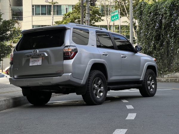 Toyota 4Runner SR5 - Imagen 3