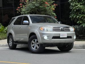Toyota Fortuner SR5 2.7 4x4