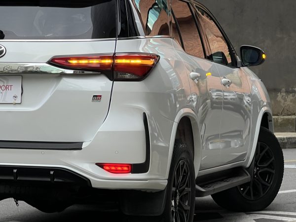 Toyota Fortuner GR-S 2.8 TD - Imagen 3