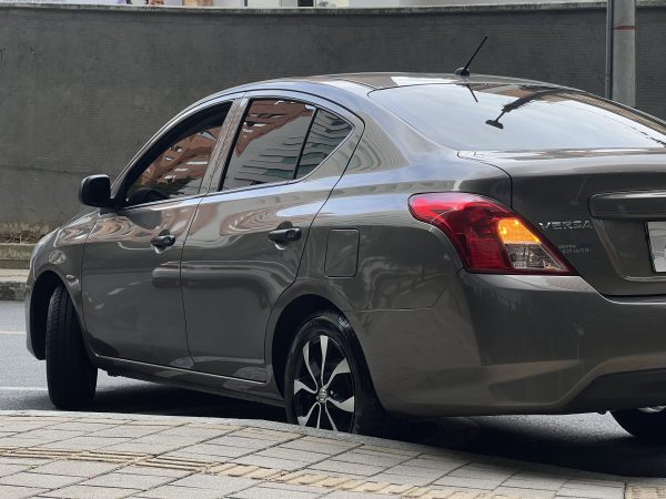 Nissan Versa Advance MT - Imagen 3