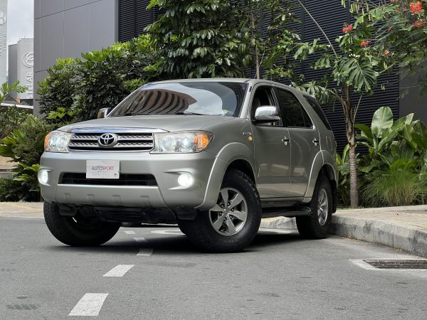 Toyota Fortuner SR5 2.7 4x4 - Imagen 2