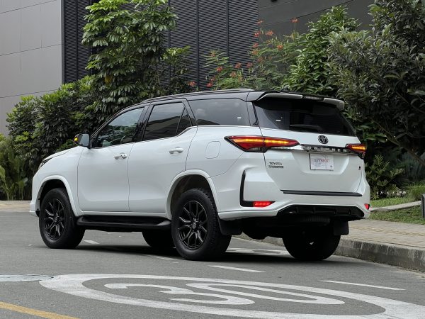Toyota Fortuner GR-S 2.8 TD - Imagen 4