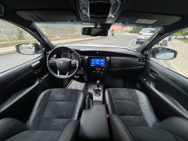 Toyota Fortuner GR-S 2.8 TD - Imagen 6
