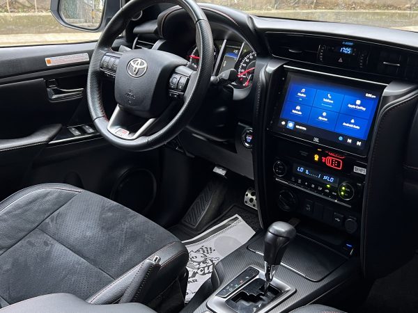 Toyota Fortuner GR-S 2.8 TD - Imagen 5