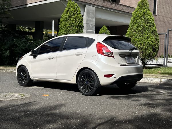 Ford Fiesta Titanium MT - Imagen 3