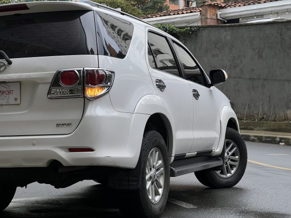 Toyota Fortuner SR5 2.7 - Imagen 4