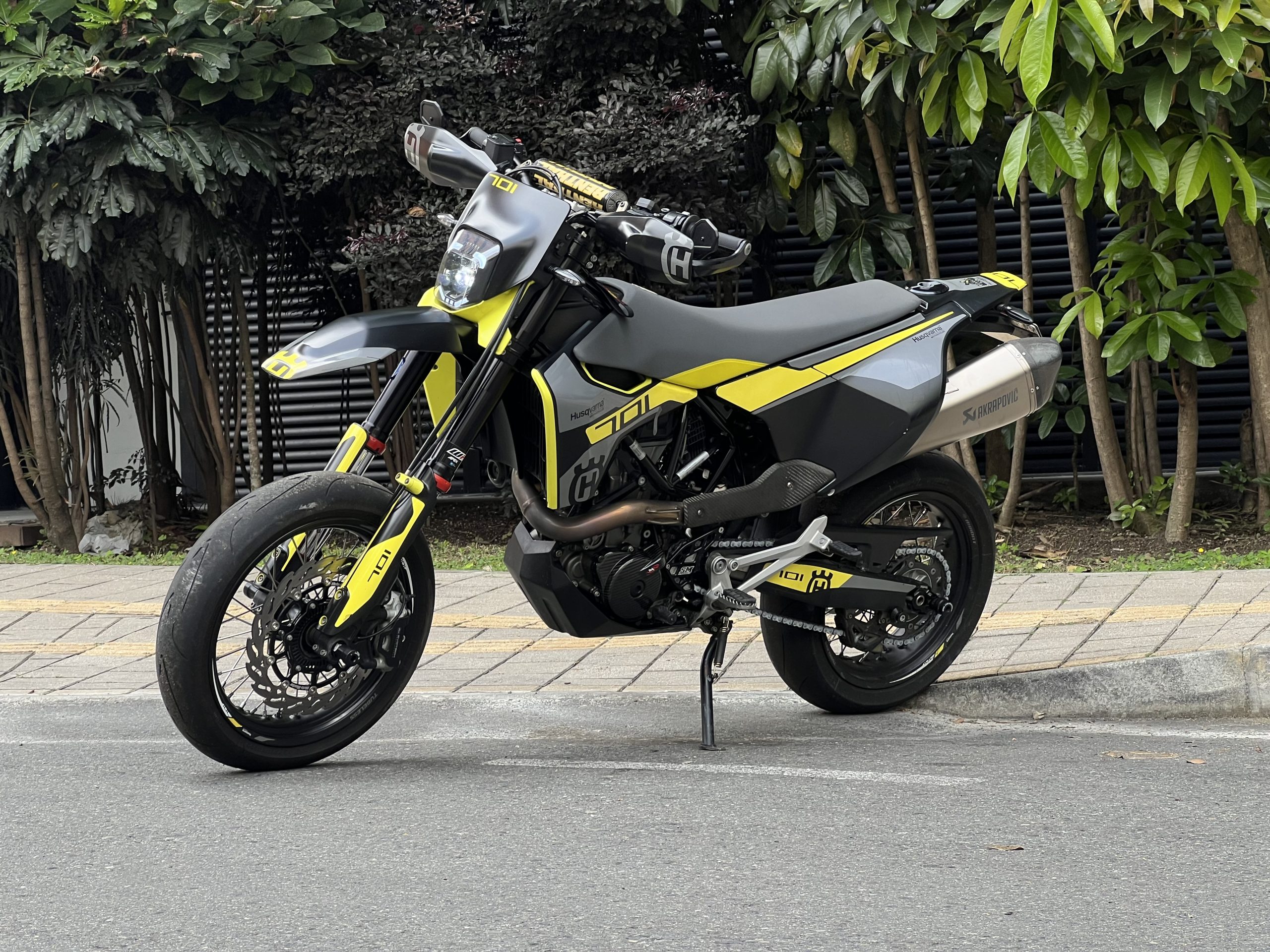 Husqvarna 701 SM Supermotard - Imagen 2