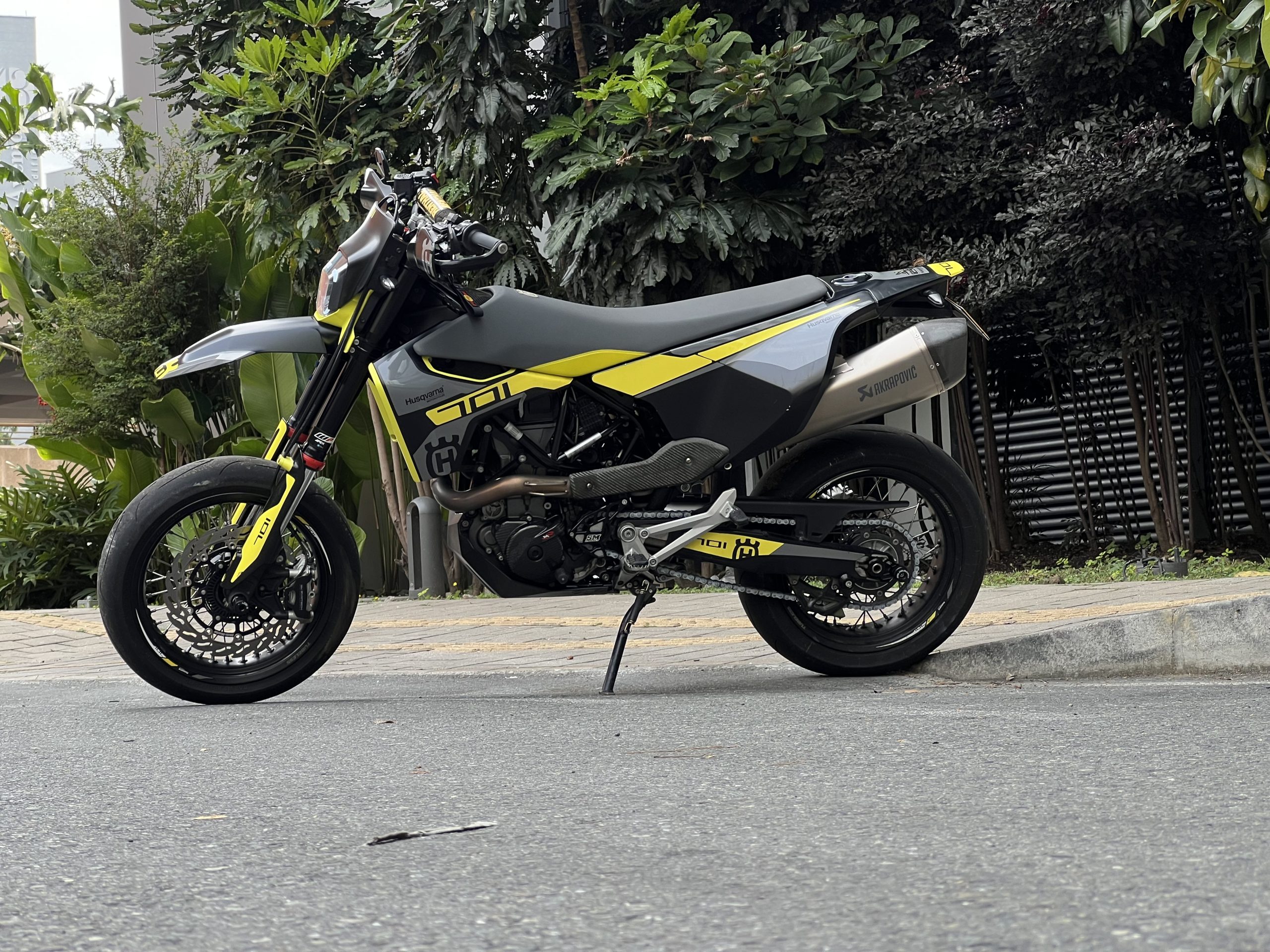 Husqvarna 701 SM Supermotard - Imagen 3