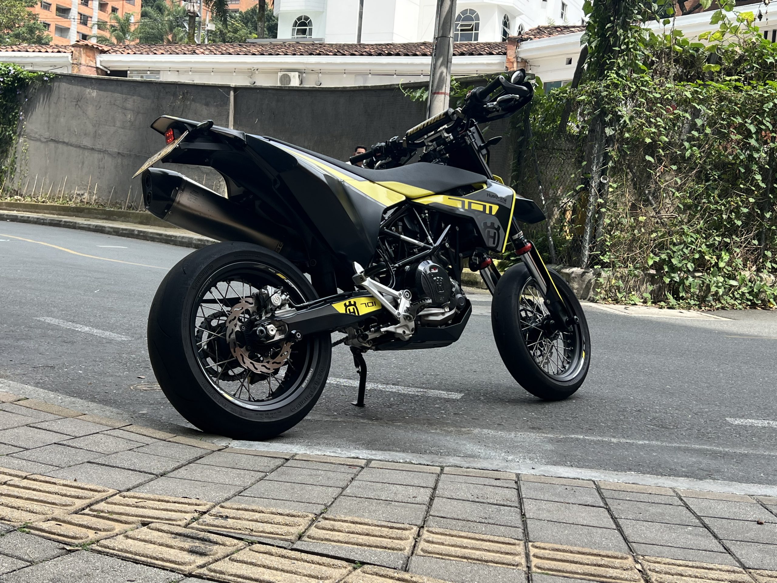 Husqvarna 701 SM Supermotard - Imagen 4