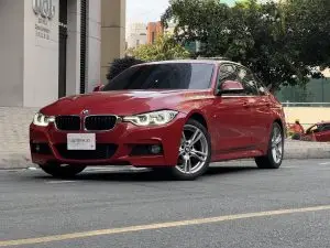 BMW 320i Luxury